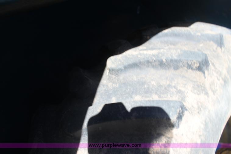 image for item F3467 Kinze 1040 row crop grain cart