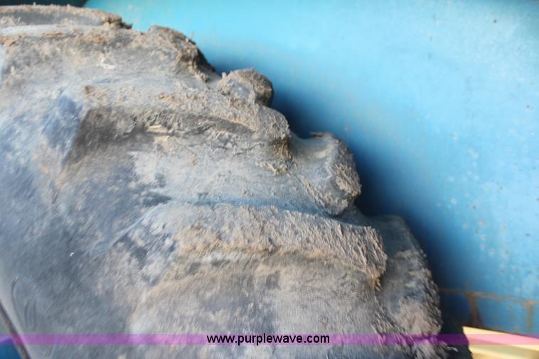 image for item F3467 Kinze 1040 row crop grain cart