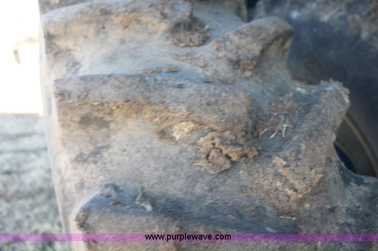 image for item F3467 Kinze 1040 row crop grain cart