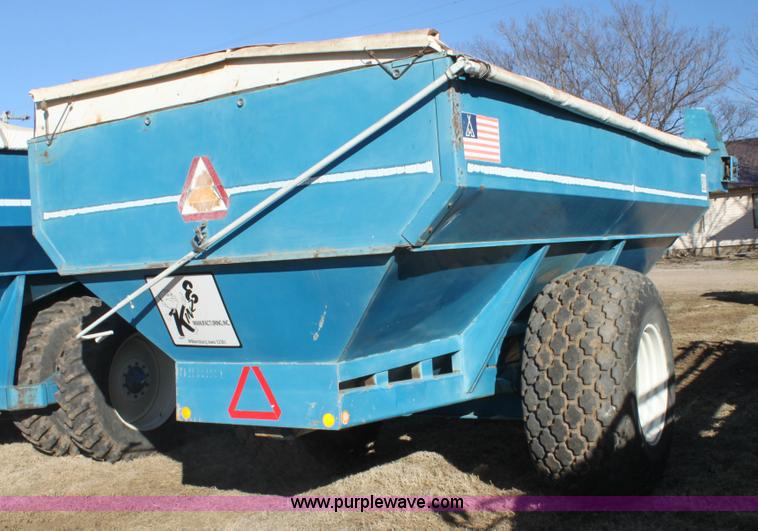 image for item F3468 Kinze grain cart