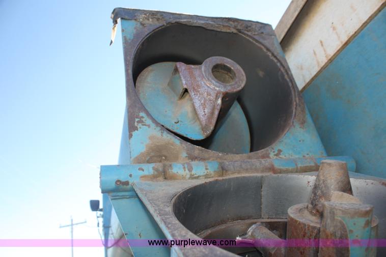 image for item F3468 Kinze grain cart