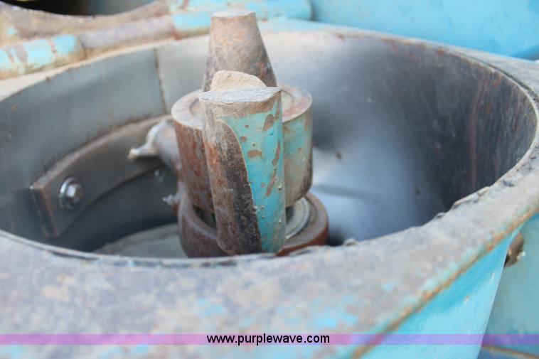 image for item F3468 Kinze grain cart