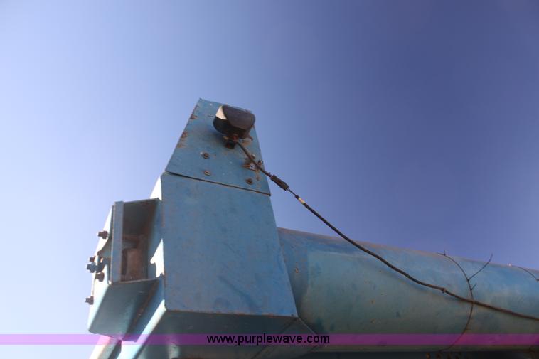 image for item F3468 Kinze grain cart