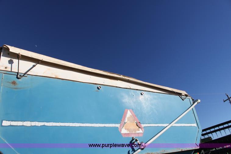 image for item F3468 Kinze grain cart