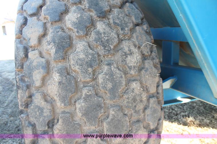 image for item F3468 Kinze grain cart