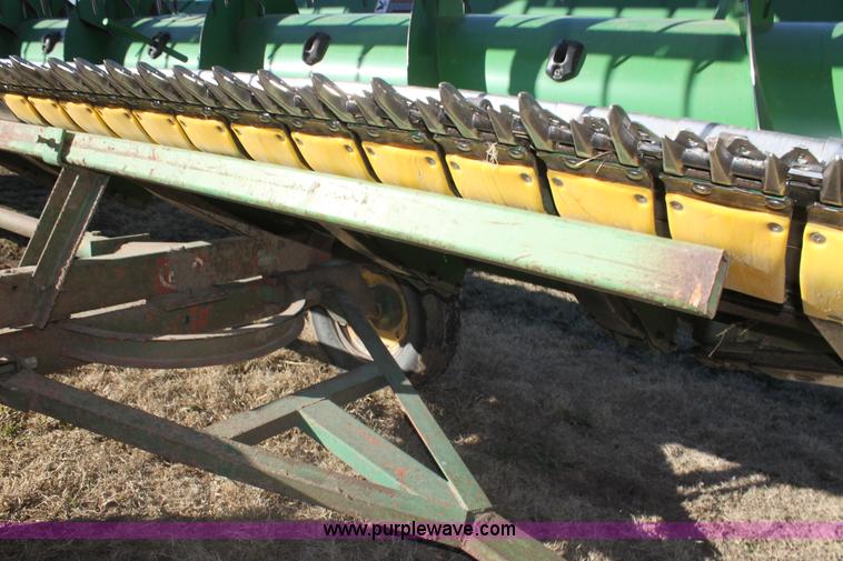 image for item F3471 2005 John Deere 630F Hydraflex header