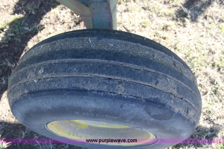 image for item F3471 2005 John Deere 630F Hydraflex header