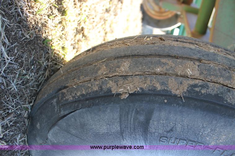 image for item F3471 2005 John Deere 630F Hydraflex header