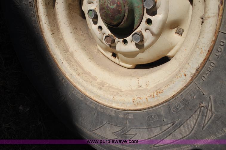 image for item F3471 2005 John Deere 630F Hydraflex header