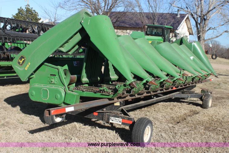 image for item F3472 2003 John Deere 893 corn head