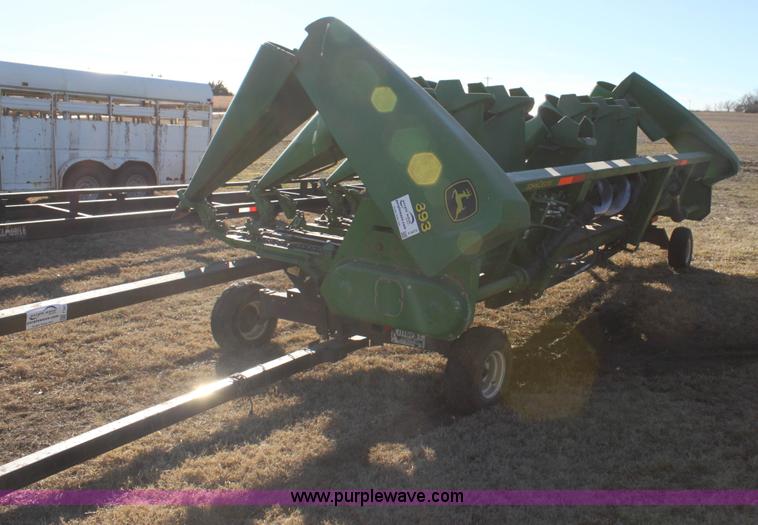 image for item F3472 2003 John Deere 893 corn head