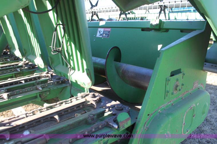 image for item F3472 2003 John Deere 893 corn head