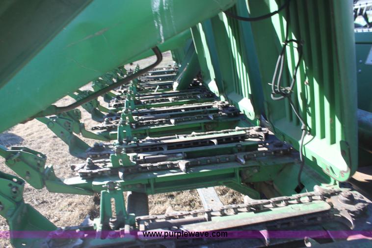 image for item F3472 2003 John Deere 893 corn head