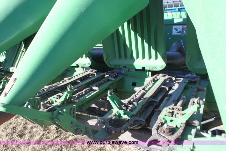 image for item F3472 2003 John Deere 893 corn head