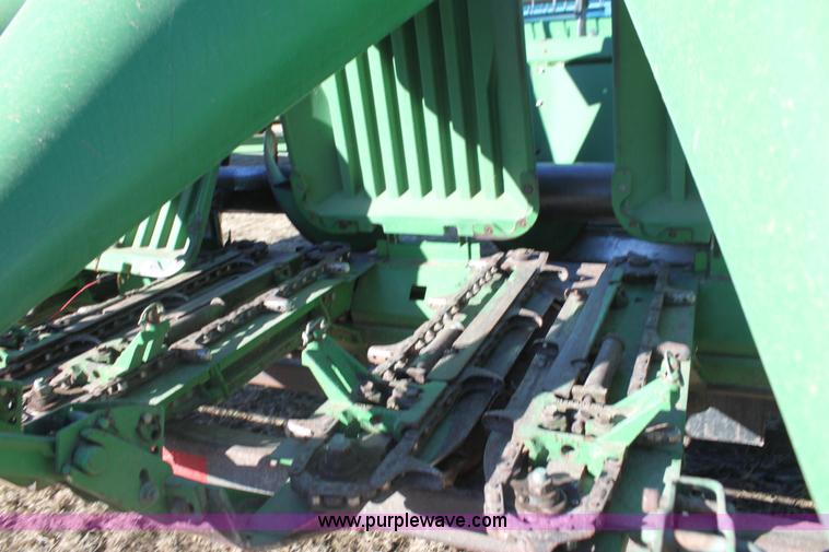 image for item F3472 2003 John Deere 893 corn head