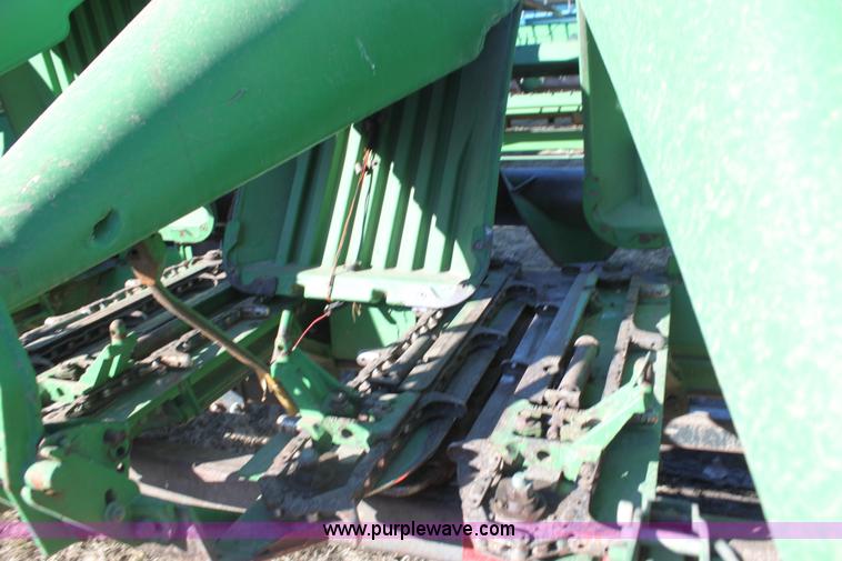image for item F3472 2003 John Deere 893 corn head