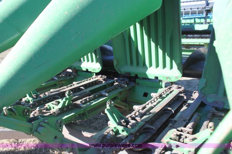 image for item F3472 2003 John Deere 893 corn head