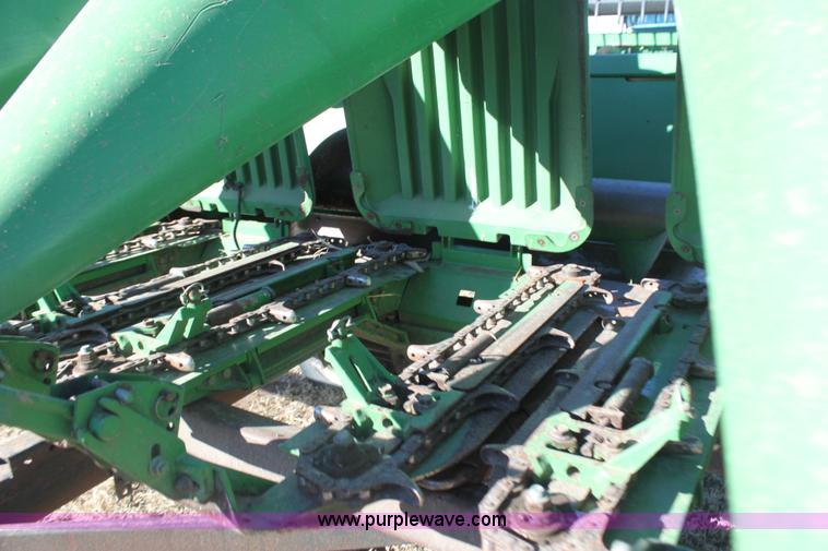 image for item F3472 2003 John Deere 893 corn head