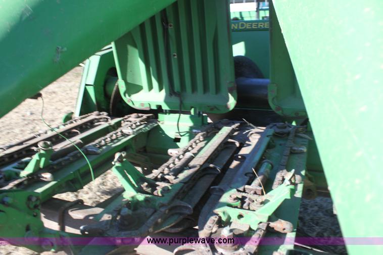 image for item F3472 2003 John Deere 893 corn head
