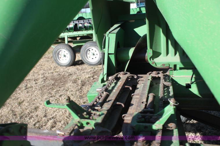 image for item F3472 2003 John Deere 893 corn head
