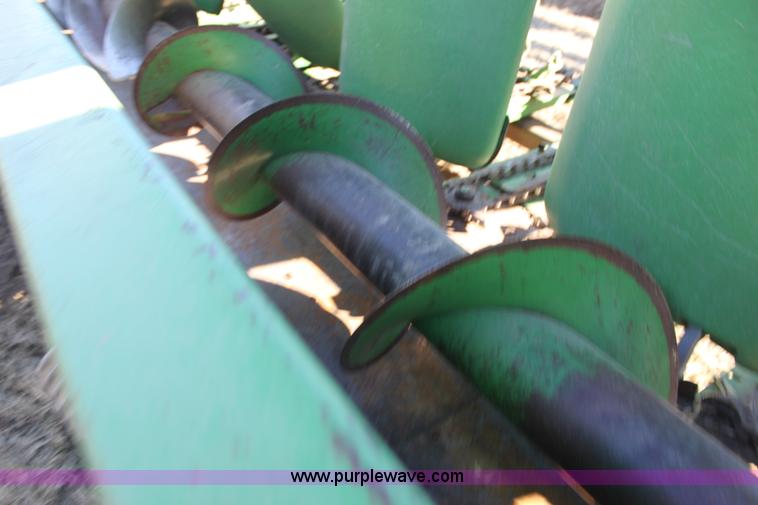 image for item F3472 2003 John Deere 893 corn head