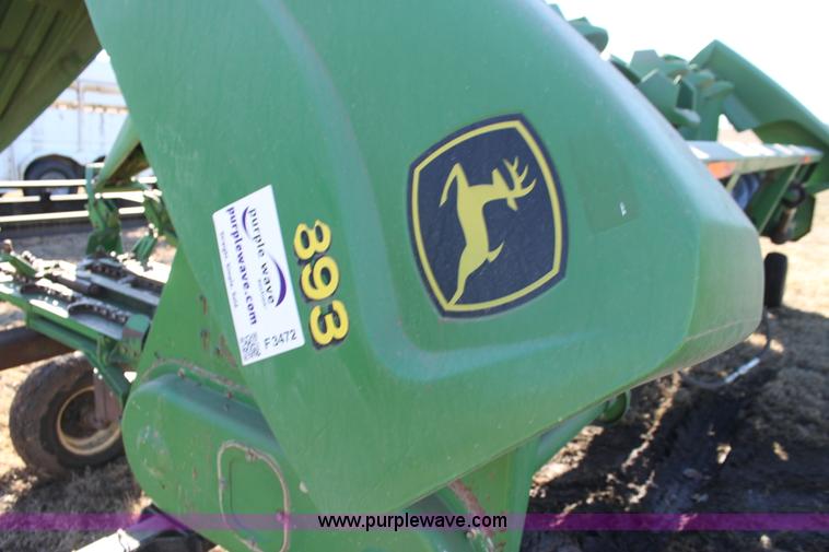 image for item F3472 2003 John Deere 893 corn head