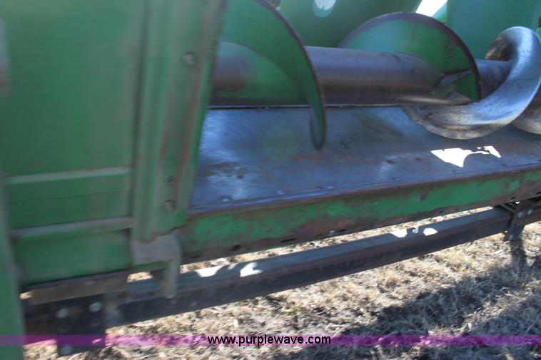 image for item F3472 2003 John Deere 893 corn head