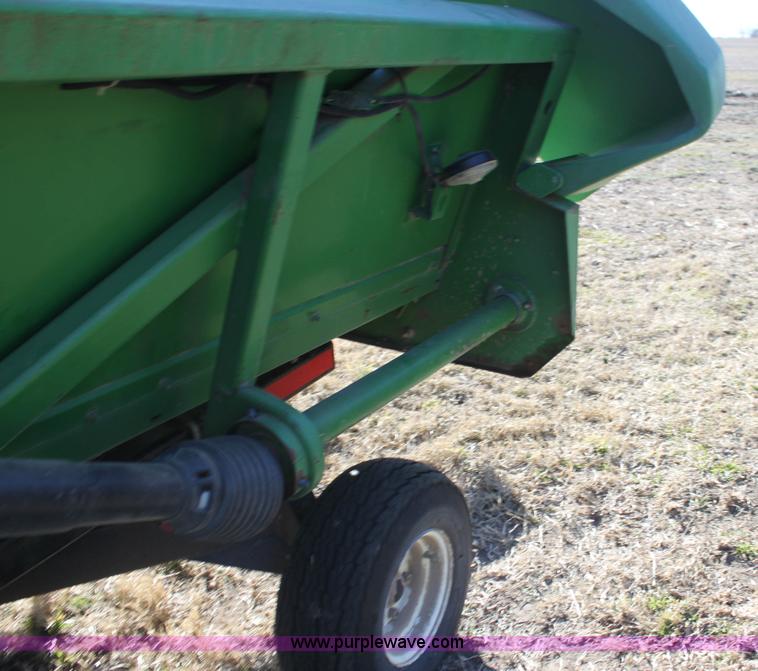 image for item F3472 2003 John Deere 893 corn head