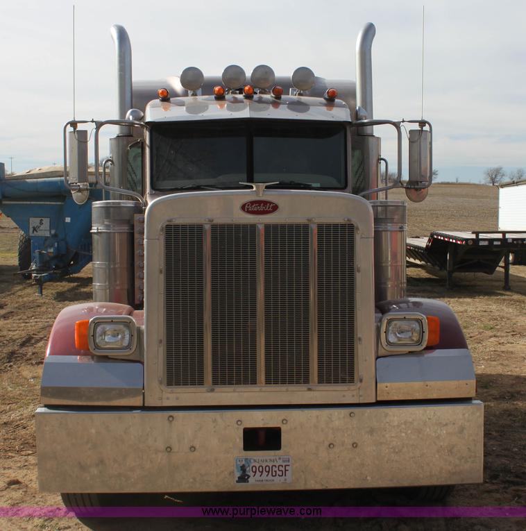 image for item F3475 2005 Peterbilt 379 semi truck