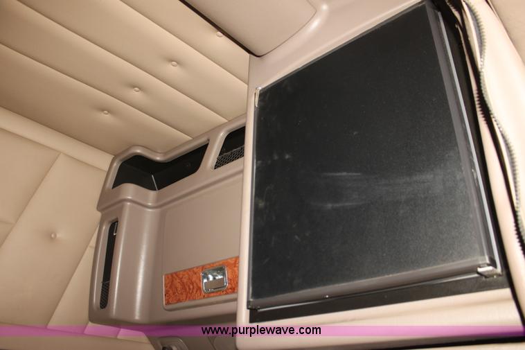 image for item F3475 2005 Peterbilt 379 semi truck