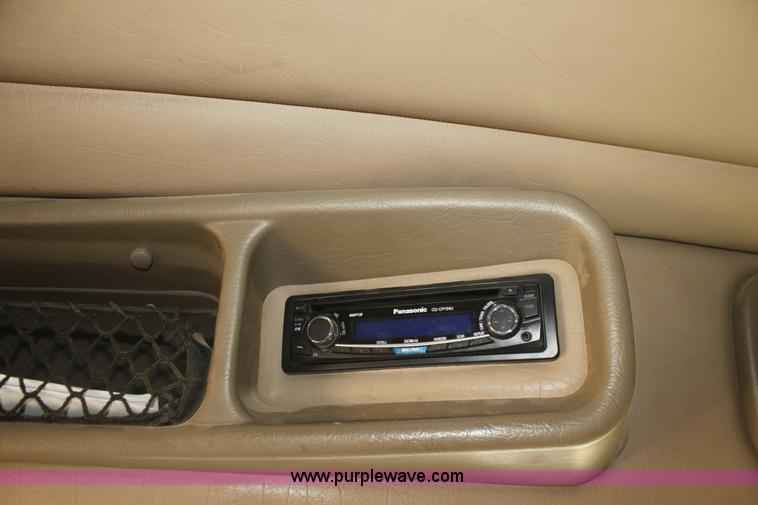 image for item F3475 2005 Peterbilt 379 semi truck