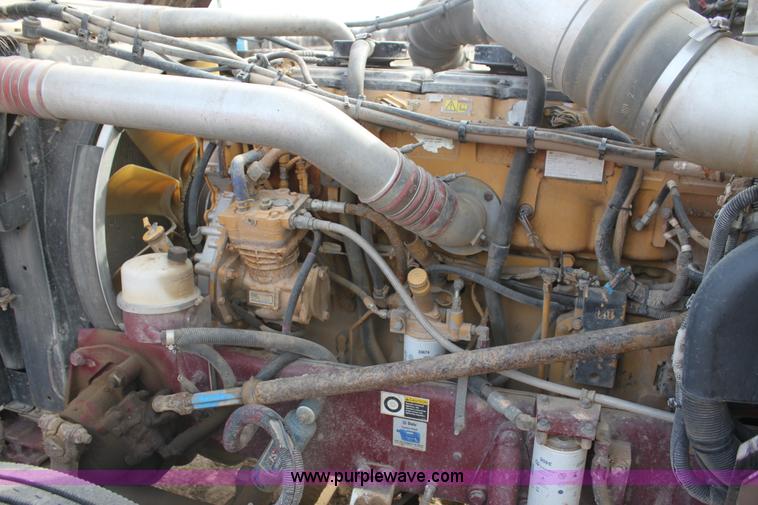 image for item F3475 2005 Peterbilt 379 semi truck