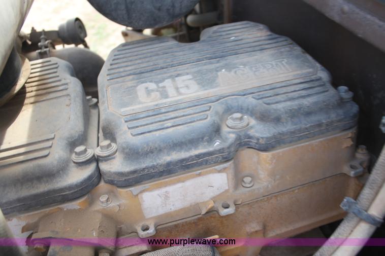 image for item F3475 2005 Peterbilt 379 semi truck