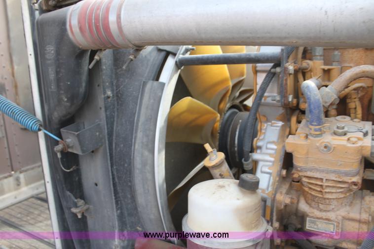 image for item F3475 2005 Peterbilt 379 semi truck