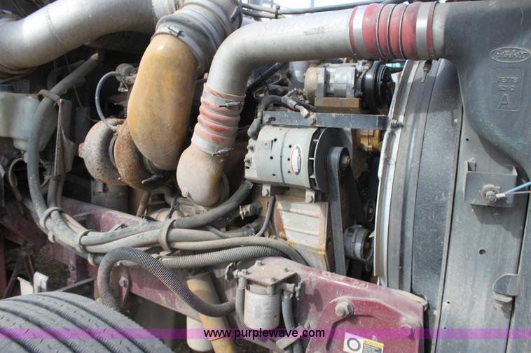 image for item F3475 2005 Peterbilt 379 semi truck