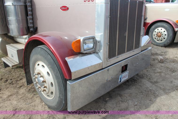 image for item F3475 2005 Peterbilt 379 semi truck