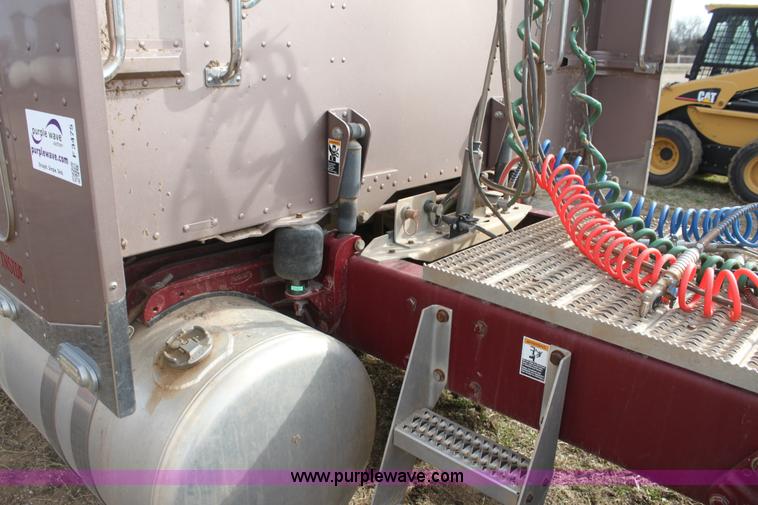 image for item F3475 2005 Peterbilt 379 semi truck