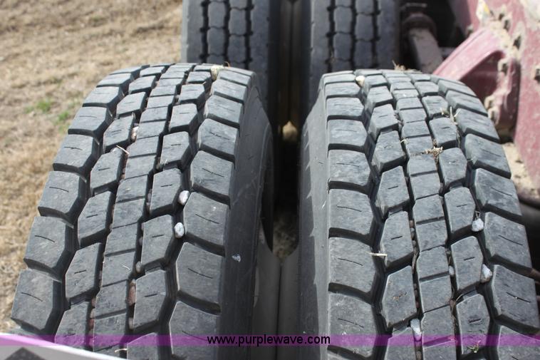 image for item F3475 2005 Peterbilt 379 semi truck