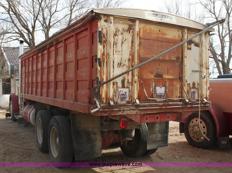 image for item F3479 1990 Peterbilt grain truck