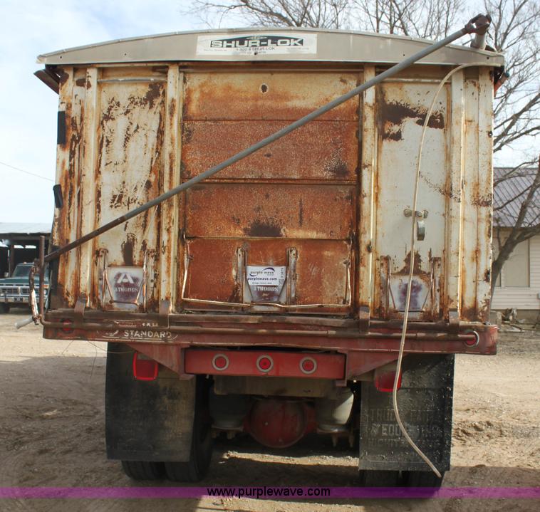 image for item F3479 1990 Peterbilt grain truck