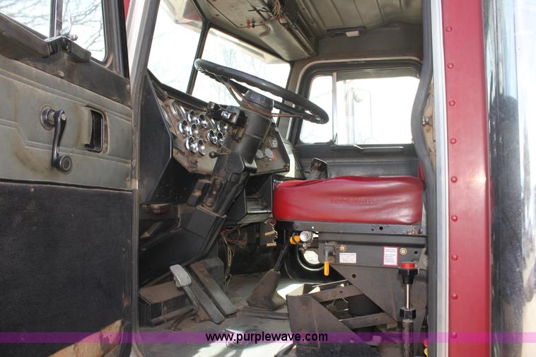 image for item F3479 1990 Peterbilt grain truck