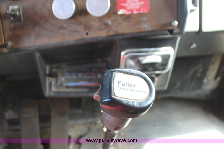 image for item F3479 1990 Peterbilt grain truck