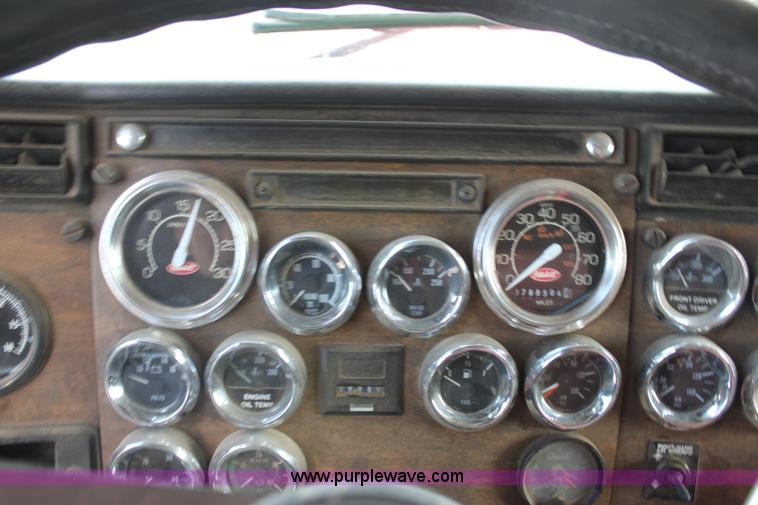 image for item F3479 1990 Peterbilt grain truck