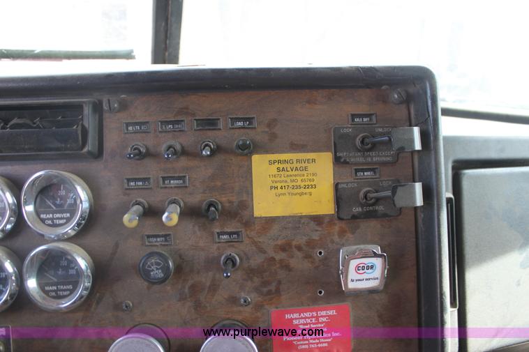 image for item F3479 1990 Peterbilt grain truck