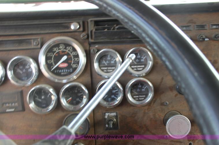 image for item F3479 1990 Peterbilt grain truck