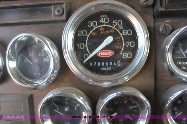 image for item F3479 1990 Peterbilt grain truck