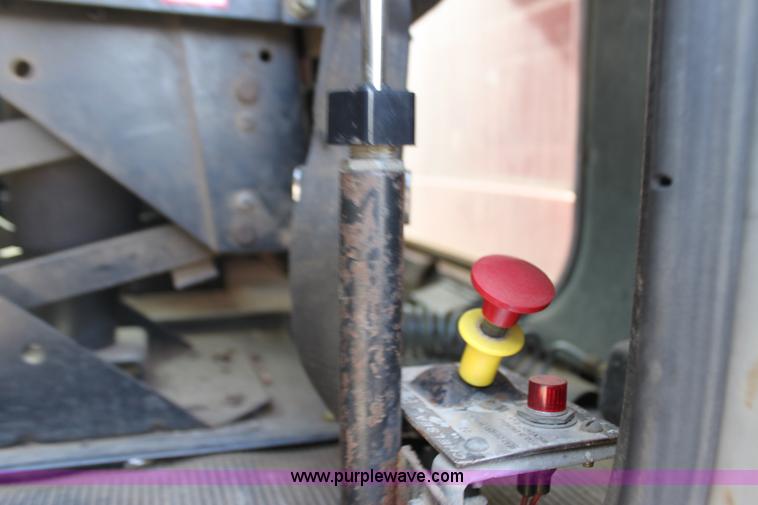 image for item F3479 1990 Peterbilt grain truck