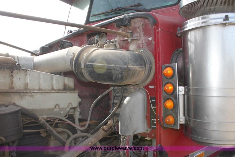 image for item F3479 1990 Peterbilt grain truck