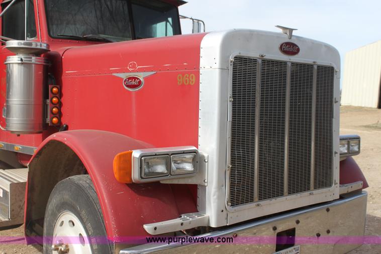 image for item F3479 1990 Peterbilt grain truck