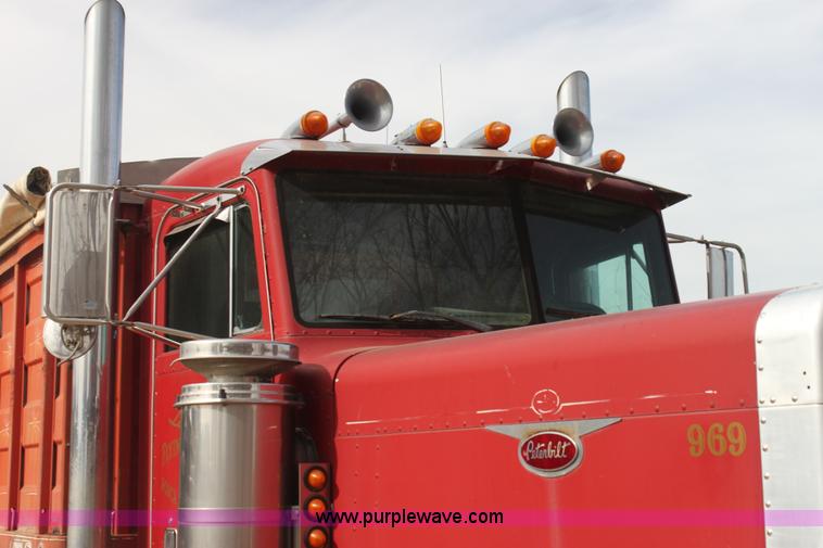 image for item F3479 1990 Peterbilt grain truck